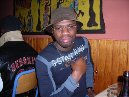 une photo de dj sam