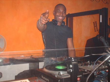 une photo de dj charlie